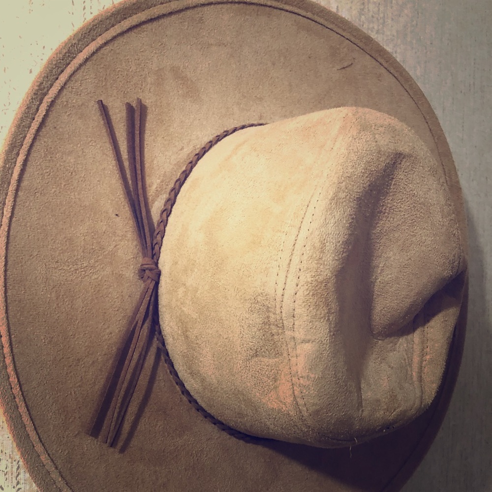 Stylish flat rim hat